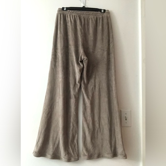 Beyond Yoga Tropez Pull On Pant in Khaki Brown Size Medium Towel Terry Lounge - Picture 8 of 16
